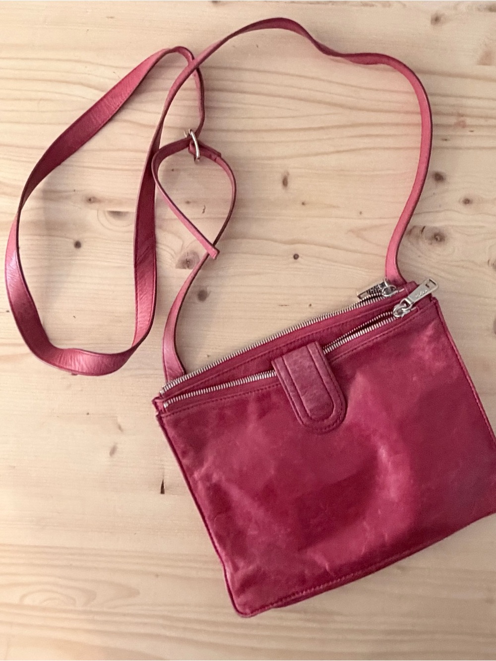 Hobo Red 100% Leather Crossbody Bag Purse Shoulder Bag Pockets